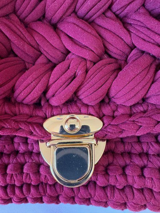 Sac bandoulière fait main vin rouge en polyester à fermoir doré