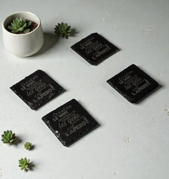 Lot de 4 dessous de verre en ardoise gravée « WiFi & apéro »