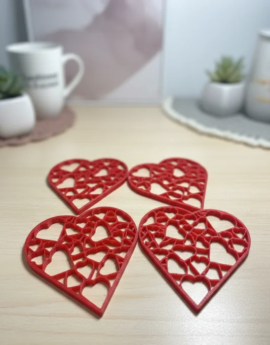 Lot de 4 dessous de verre cœur ajouré en PLA+ – impression 3D