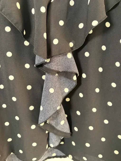 Blouse femme noire à pois et volant cascade – taille unique