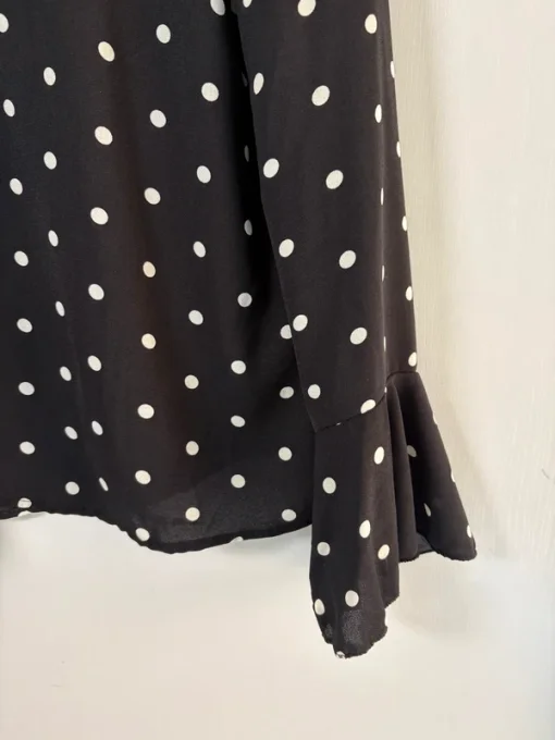 Blouse à pois volant cascade, noir, col V, manches évasées