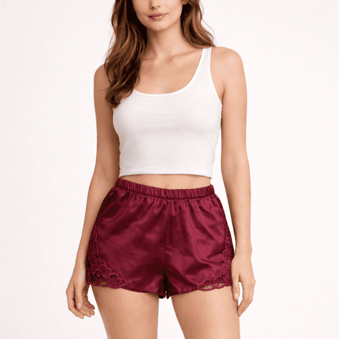 Short de nuit satiné bordeaux à dentelle C&City S