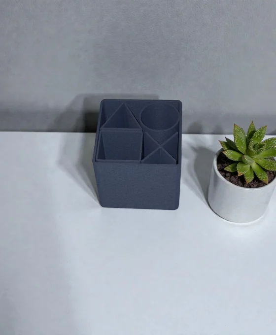 Organisateur de bureau en PLA imprimé en 3D avec plusieurs compartiments