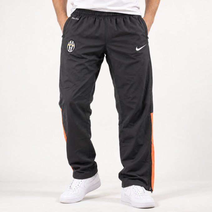 Pantalon Nike Juventus gris anthracite avec bandes orange, vue de face