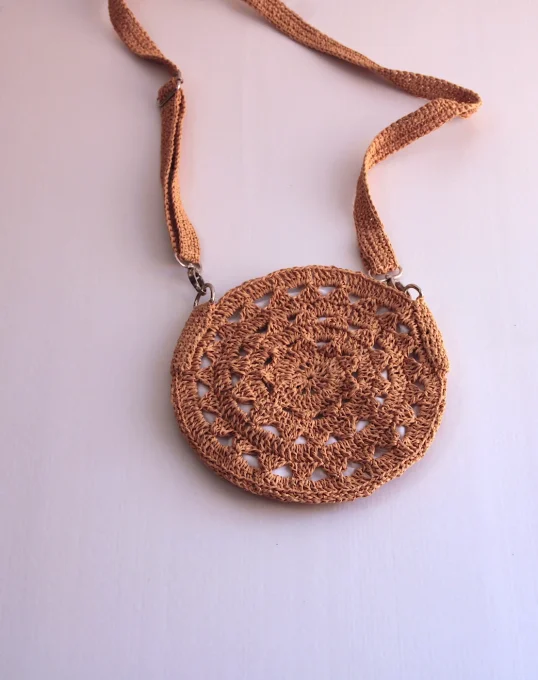 Sac rond femme en raphia au crochet camel