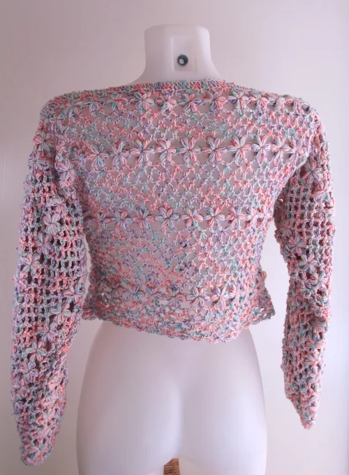 Pull crochet multicolore pastel ajouré, manches bouffantes