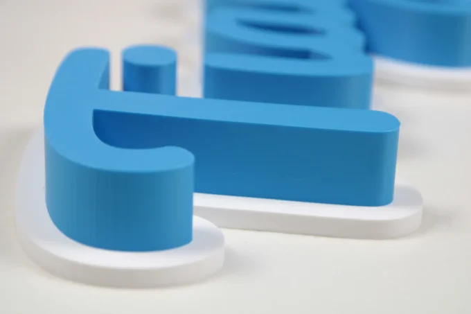 Prénom 3D personnalisé à coller – décoration porte ou chambre