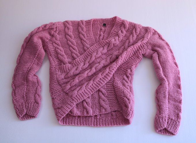 Ensemble jupe + pull torsadée rose poudré, maille raffinée
