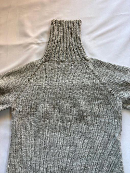 Pull col roulé gris motif torsadé, maille douce