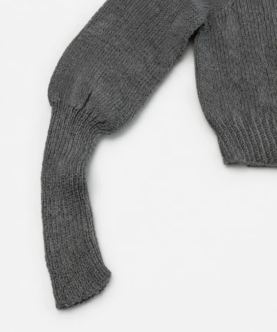 Pull femme court gris fait main – col rond et manches bouffantes