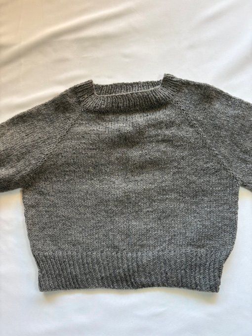 Pull maille grise fait main, col rond et manches bouffantes