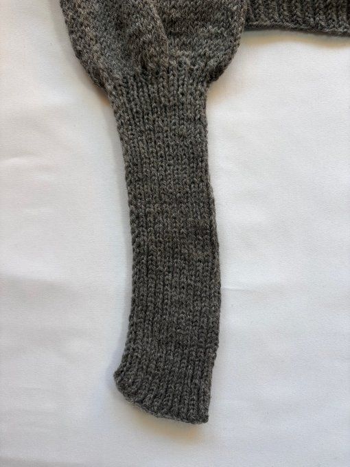 Pull maille grise fait main, col rond et manches bouffantes