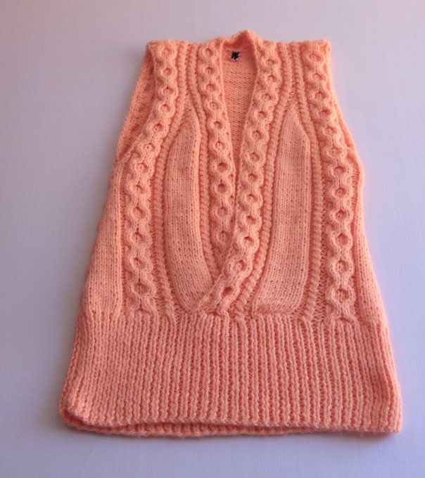 Débardeur tricot sans manches col V torsadé abricot