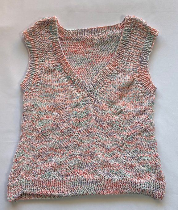 Débardeur maille pastel chinée, col V et coupe droite