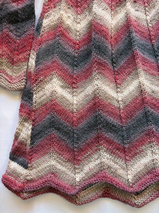 Robe en laine fait main motif chevron, tons chauds