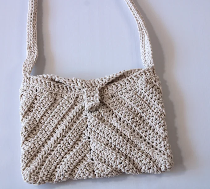 Sac porté épaule en crochet beige écru fait main – 27 × 19 cm