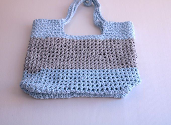 Sac cabas crocheté fait main bicolore bleu ciel & gris