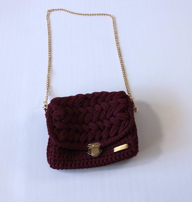 Sac bandoulière fait main vin rouge en polyester à fermoir doré