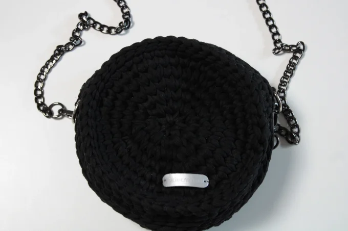 Sac bandoulière rond noir au crochet fait main – 100 % polyester