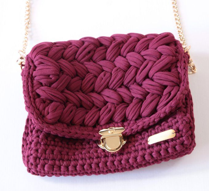 Sac bandoulière fait main vin rouge en polyester à fermoir doré