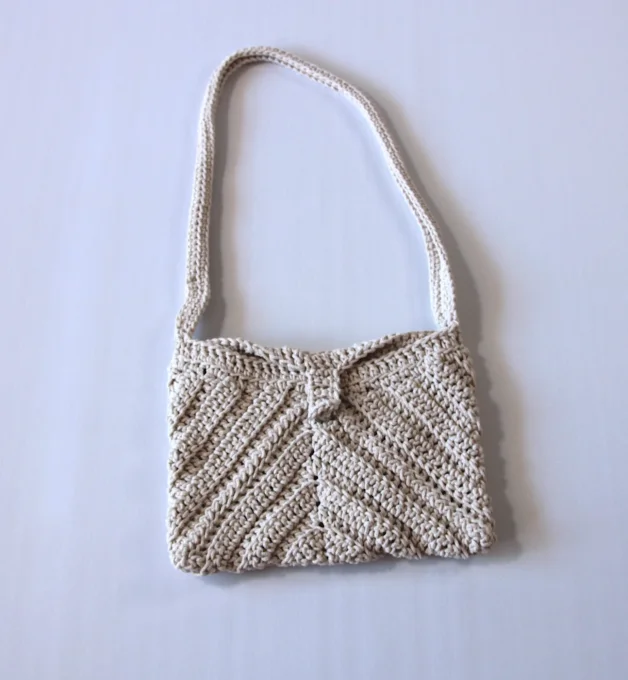 Sac porté épaule en crochet beige écru fait main – 27 × 19 cm