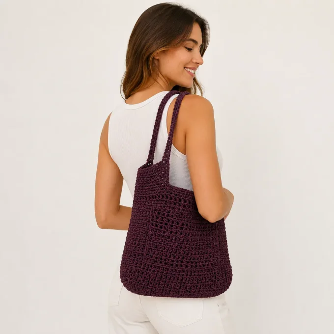 Sac cabas porté épaule en crochet couleur prune aubergine pour femme, accessoire fait main en maille