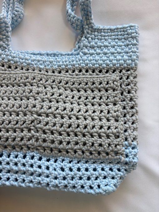 Sac cabas crocheté fait main bicolore bleu ciel & gris