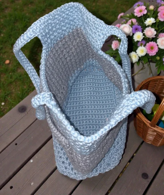 Sac cabas crocheté bleu ciel et gris fait main
