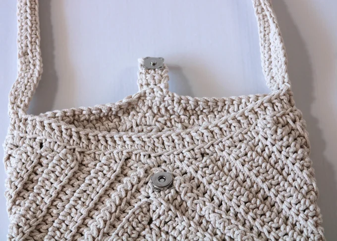 Sac porté épaule en crochet beige écru fait main – 27 × 19 cm