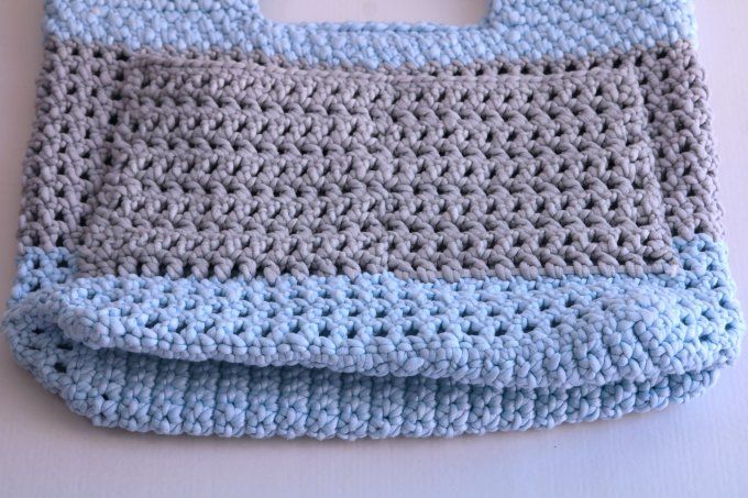 Sac cabas crocheté fait main bicolore bleu ciel & gris