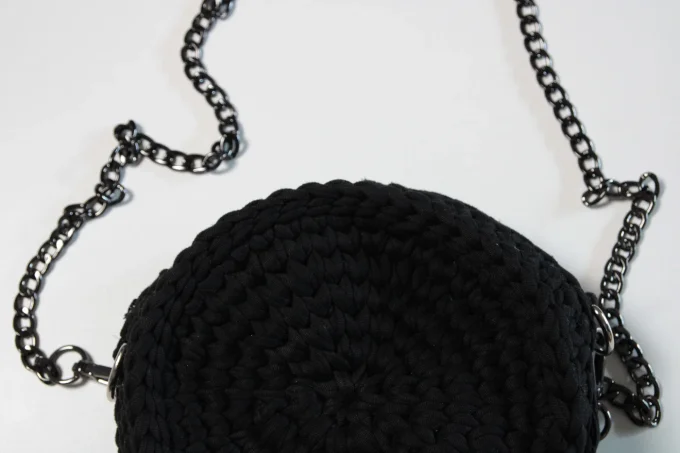 Sac bandoulière rond noir au crochet fait main – 100 % polyester