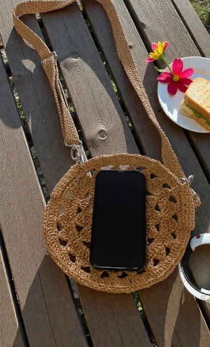 Sac rond femme en raphia au crochet camel fait main