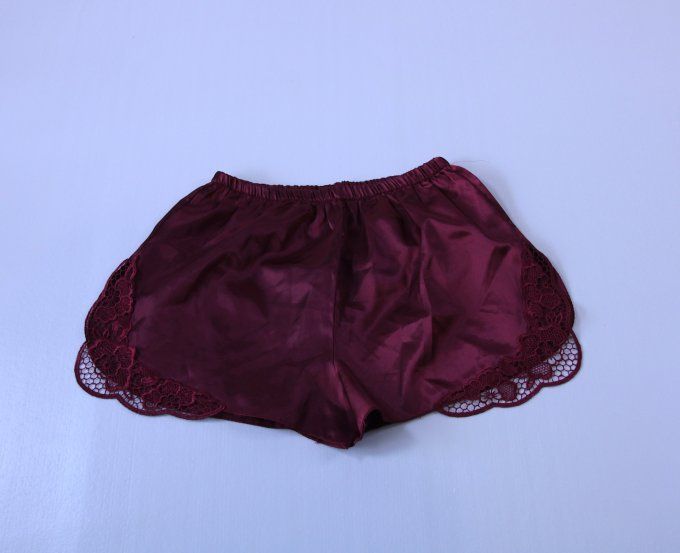 Short de nuit satiné bordeaux à dentelle C&City S