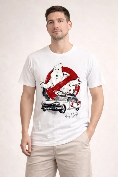 Gros plan de l’imprimé pop culture du t-shirt Very Ouest