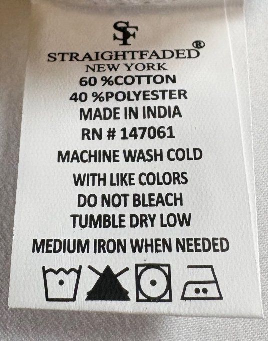 Étiquette de composition du t-shirt Straight Faded : 60 % coton, 40 % polyester, made in India