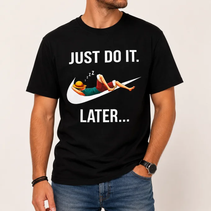 Étiquette composition 100 % coton et entretien du t-shirt noir