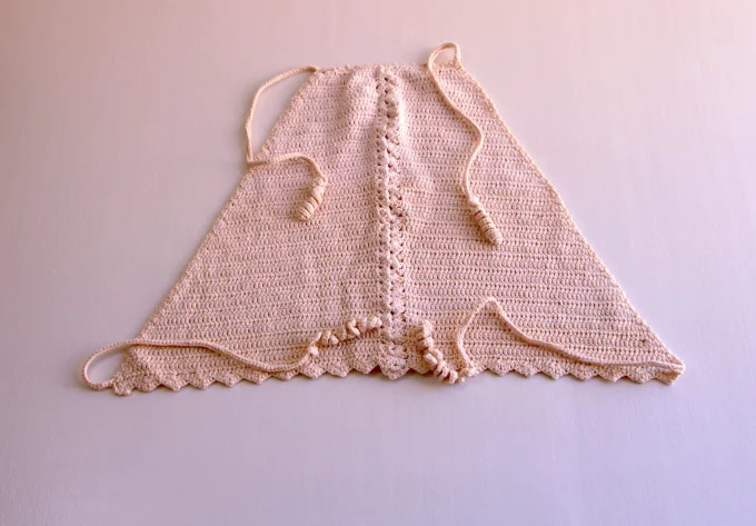 Top triangle tricoté écru, maille fine dos nu à nouer