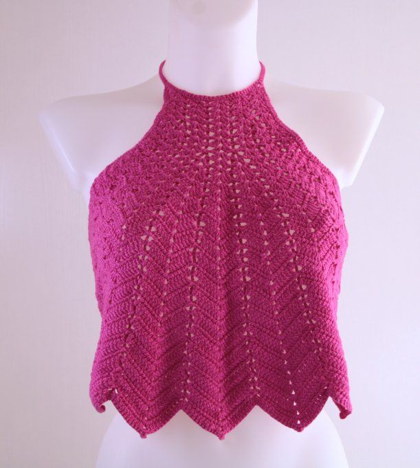 Top triangle tricoté fuchsia, maille ajourée ajustable