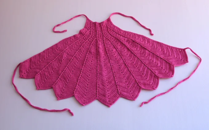 Top triangle tricoté fuchsia, maille ajourée ajustable