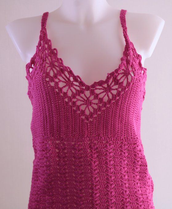 Débardeur crochet fait main rose fuchsia, motif ajouré