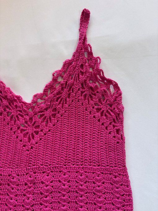 Débardeur crochet fait main rose fuchsia, motif ajouré