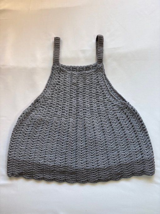 Top crocheté évasé gris perle, maille ajourée