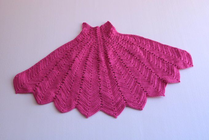 Top triangle tricoté fuchsia, maille ajourée ajustable