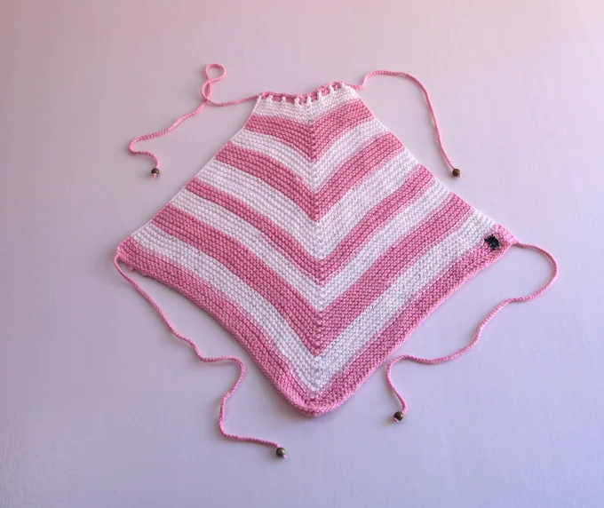 Top triangle tricoté rose & écru, motif chevrons