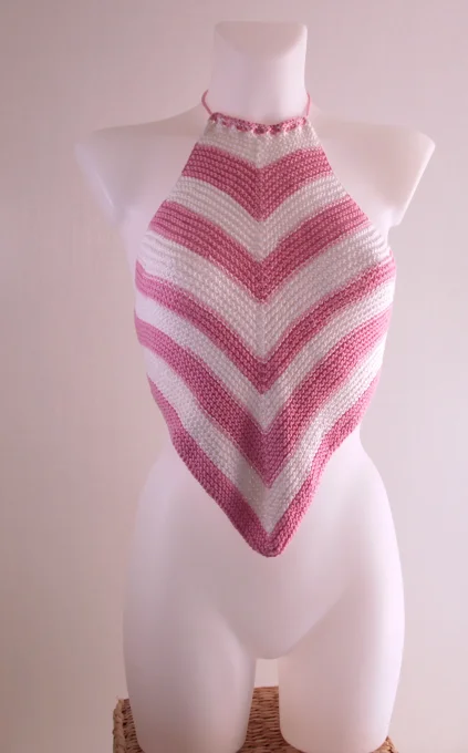 Top triangle tricoté rose & écru, motif chevrons