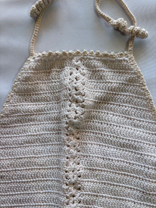 Top triangle tricoté écru, maille fine dos nu à nouer