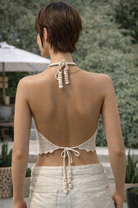 Top triangle tricoté écru, maille fine dos nu à nouer