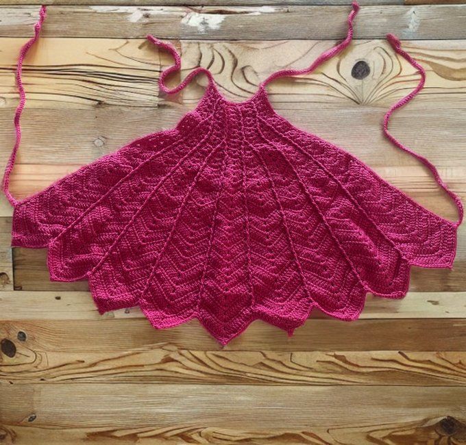 Top triangle tricoté fuchsia, maille ajourée ajustable