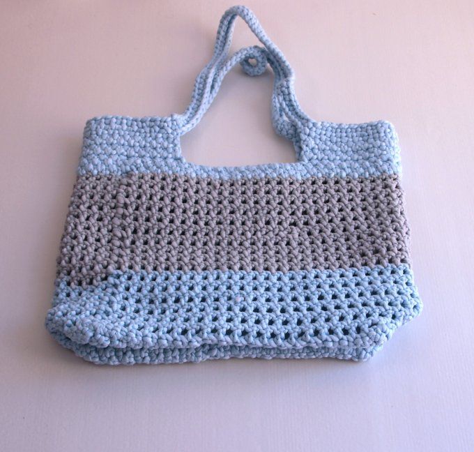 Sac cabas crocheté fait main bicolore bleu ciel & gris
