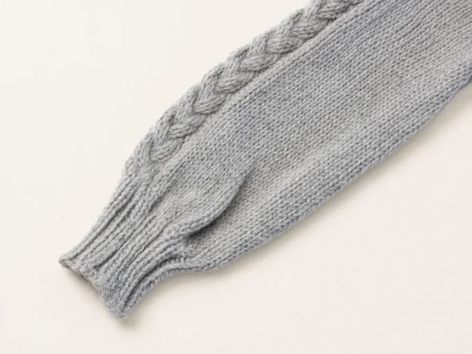 Gilet femme gris fait main zippé – col montant et torsades